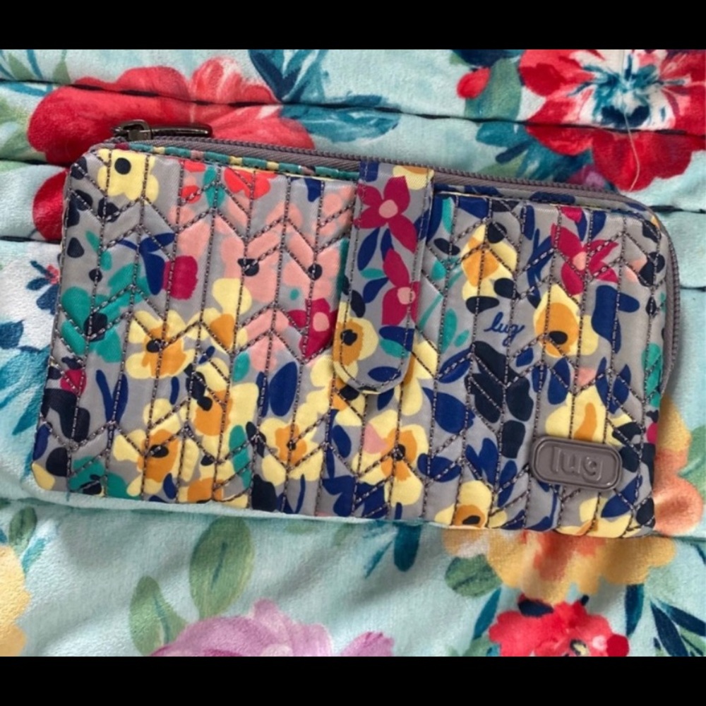 Lug wallet